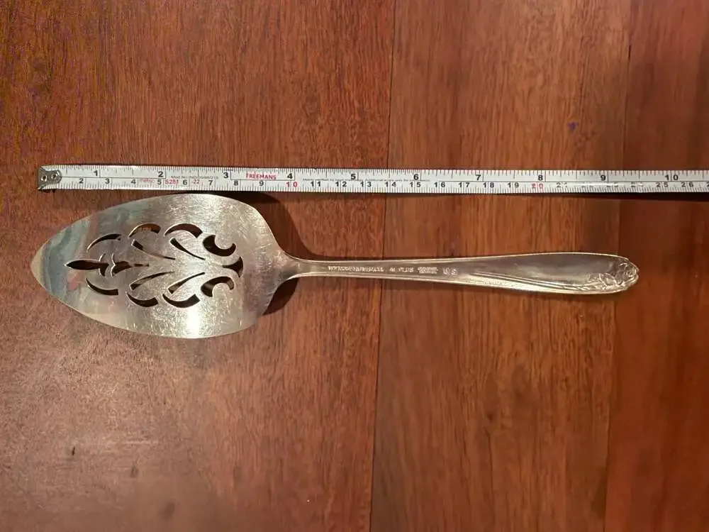 Vintage Wm. Rogers Silverplate Pierced Pie Cake Server Silver Tulip Pattern - Picture 5 of 5